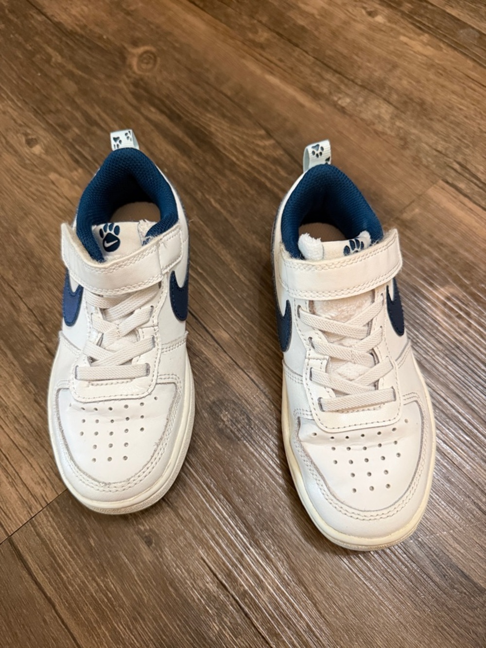 Nike Kids White and Navy Low-Top Sneakers with Hook-and-Loop Strap